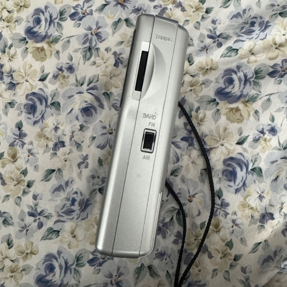 Sony ICF-S10MK2 Pocket AM/FM Radio Portable Silver Tested Working *READ*. - Picture 4 of 7